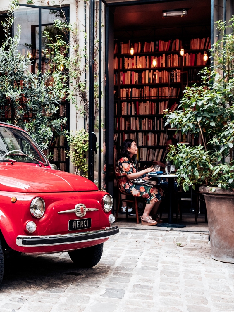 Literair reizen: Le Used Book Cafe, Merci in Parijs